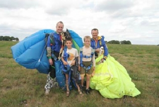  Paracaidismo para los más pequeños con Auvergne Parachutisme 